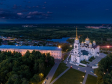 . Вечерний Свято-Успенский кафедральный собор с видом на реку Клязьму.