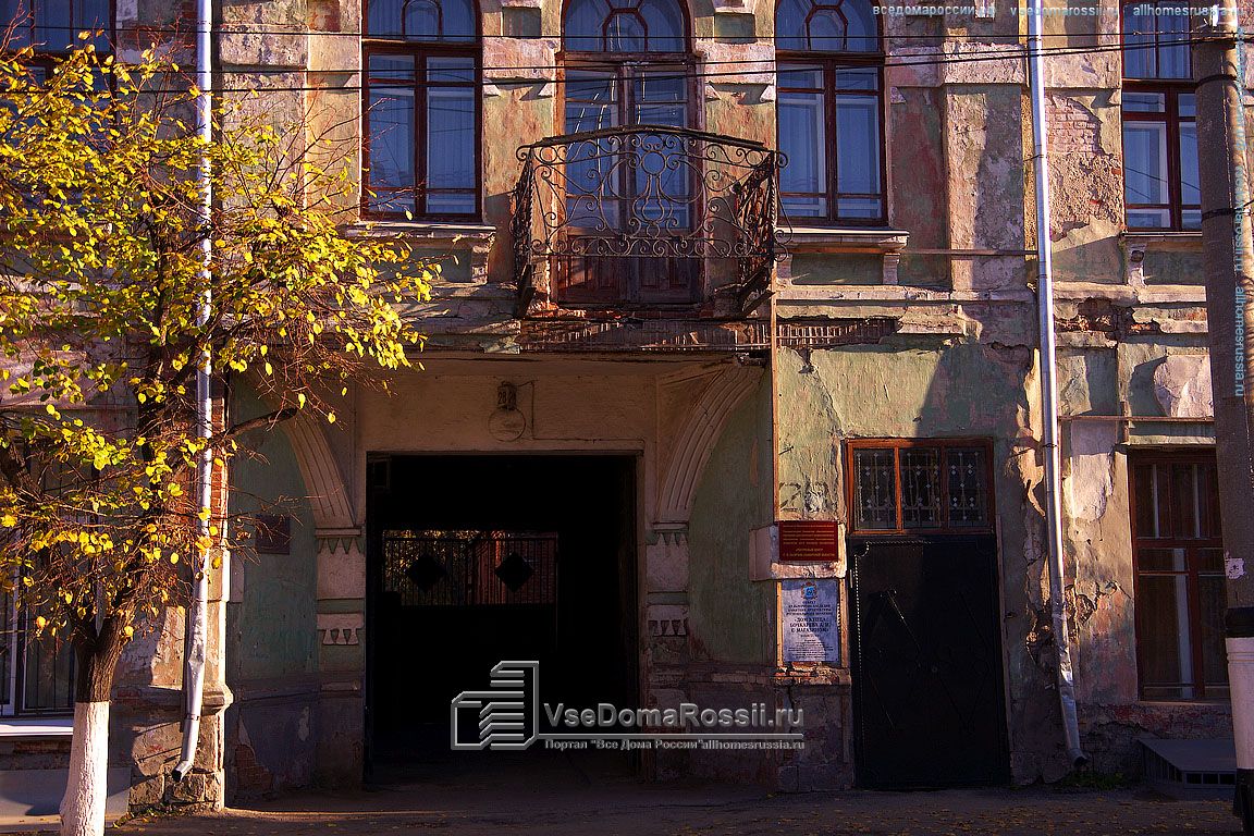 Центр Сызрани. Соотношение отреставрированных исторических зданий и аварийных 50 на 50.