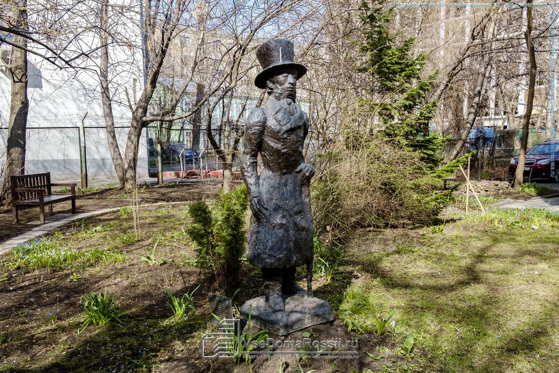 Странный памятник А.С.Пушкину