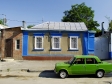 Ростов-на-Дону. Настоящая картина из семидесятых - скромный дом и Жигули во дворе.