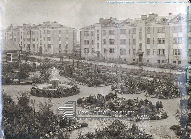 В 30-е годы благоустройство улиц Перми было на высоком уровне. Новостройка - ул. Индустриализации, дома 4 и 6. (на сайте можно посмотреть современный вид этих домов)