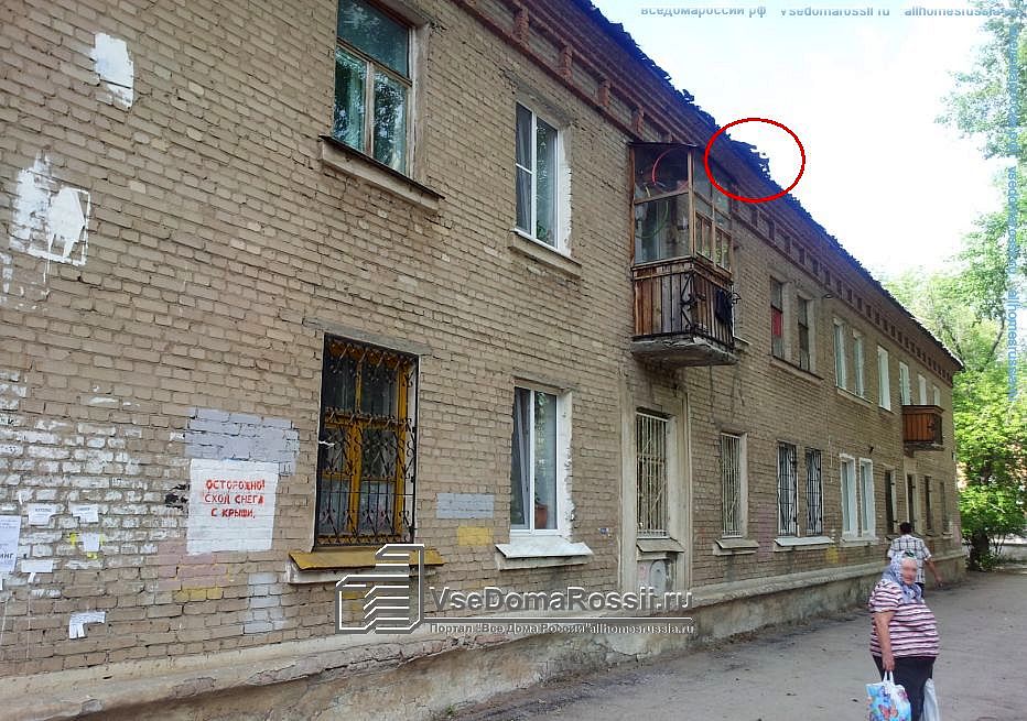 Walking along this house is getting dangerous. It’s time to write one more worning on the wall! Volskaya St., 64