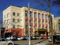 Майкоп, улица Краснооктябрьская, дом 25. многофункциональное здание