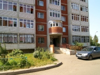 Kazan, Yamashev avenue, house 45. Apartment house