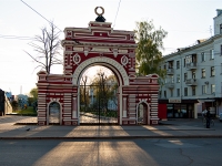 Казань, улица Степана Халтурина. памятник архитектуры Юбилейная арка (Красные ворота)