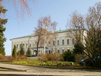 Казань, памятник архитектуры Архиерейский дом,  Кремль, дом 3