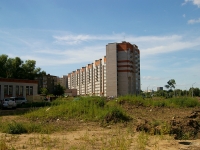 Kazan, st Kommunarov, house 2. Apartment house
