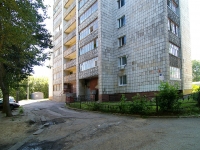 Kazan, Serp i molot st, house 28. Apartment house
