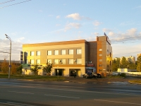 Казань, улица Оренбургский тракт, дом 23. многофункциональное здание
