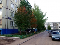Almetyevsk, Stroiteley avenue, 房屋 8. 公寓楼