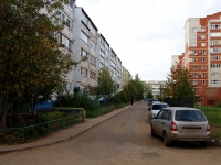 Almetyevsk, Stroiteley avenue, house 12. Apartment house