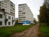 Almetyevsk, Fakhretdin st, house 25. Apartment house with a store on the ground-floor