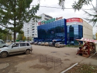 Almetyevsk, Fakhretdin st, house 27. Apartment house with a store on the ground-floor