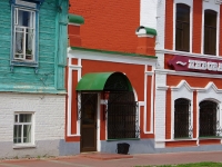 Елабуга, улица Стахеевых, дом 7. многофункциональное здание