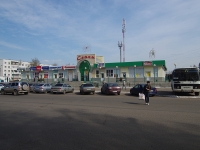 Nizhnekamsk, 购物中心 "Сезам", Byzov st, 房屋 20