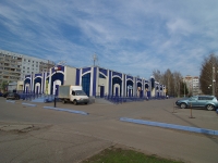 Nizhnekamsk, 购物中心 "Родник", Murad'yan st, 房屋 32