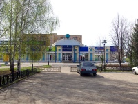 neighbour house: avenue. Vakhitov, house 47. supermarket "Перекрёсток"