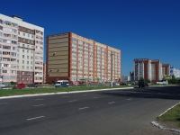 Nizhnekamsk, Khimikov avenue, 房屋 1. 公寓楼