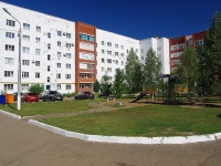 Nizhnekamsk, Khimikov avenue, 房屋 1Б. 公寓楼