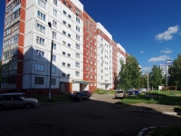 Nizhnekamsk, Khimikov avenue, 房屋 8. 公寓楼