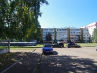 Nizhnekamsk, Khimikov avenue, 房屋 8А. 公寓楼