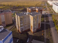Nizhnekamsk, Khimikov avenue, 房屋 9Б. 公寓楼