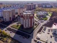 Nizhnekamsk, Khimikov avenue, 房屋 9В. 公寓楼