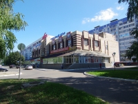Nizhnekamsk, 购物中心 "Avers", Khimikov avenue, 房屋 10