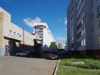 Nizhnekamsk, Khimikov avenue, 房屋 14. 公寓楼