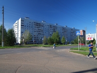 Nizhnekamsk, Khimikov avenue, 房屋 15. 公寓楼