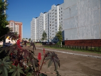 Nizhnekamsk, Khimikov avenue, 房屋 15. 公寓楼