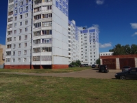 Nizhnekamsk, Khimikov avenue, 房屋 12. 公寓楼