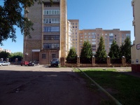 Nizhnekamsk, Khimikov avenue, 房屋 38. 公寓楼
