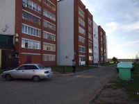 Nizhnekamsk, Khimikov avenue, 房屋 23. 公寓楼
