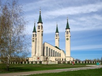 Nizhnekamsk, mosque Центральная соборная мечеть, Khimikov avenue, house 59