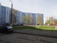 Nizhnekamsk, Khimikov avenue, 房屋 103. 公寓楼
