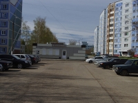 Nizhnekamsk, Khimikov avenue, 房屋 103А. 商店
