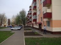 Nizhnekamsk, Khimikov avenue, 房屋 80В. 公寓楼