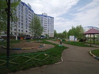 Nizhnekamsk, Khimikov avenue, 房屋 57. 公寓楼