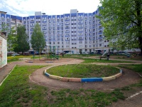 Nizhnekamsk, Khimikov avenue, 房屋 57. 公寓楼