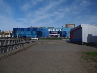 Nizhnekamsk, 购物中心 "Эссен", Gagarin st, 房屋 25