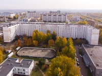 Nizhnekamsk, Shinnikov avenue, 房屋 43. 公寓楼