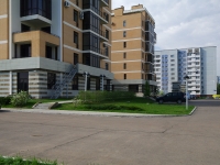 Nizhnekamsk, Shinnikov avenue, 房屋 3. 公寓楼
