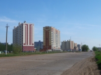 Nizhnekamsk, Shinnikov avenue, 房屋 13. 公寓楼