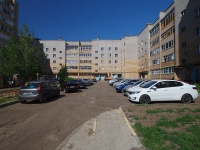 Nizhnekamsk, Shinnikov avenue, 房屋 9. 公寓楼