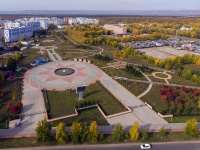 Nizhnekamsk, avenue Mira. park