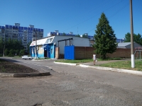 Nizhnekamsk, 购物中心 "Бизон", Mira avenue, 房屋 61А