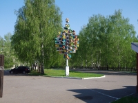 Нижнекамск, площадь Лемаева. малая архитектурная форма Скворечники