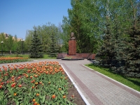 Nizhnekamsk, monument Н. ЛемаевуLemaev square, monument Н. Лемаеву