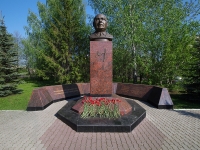 Нижнекамск, памятник Н. Лемаевуплощадь Лемаева, памятник Н. Лемаеву